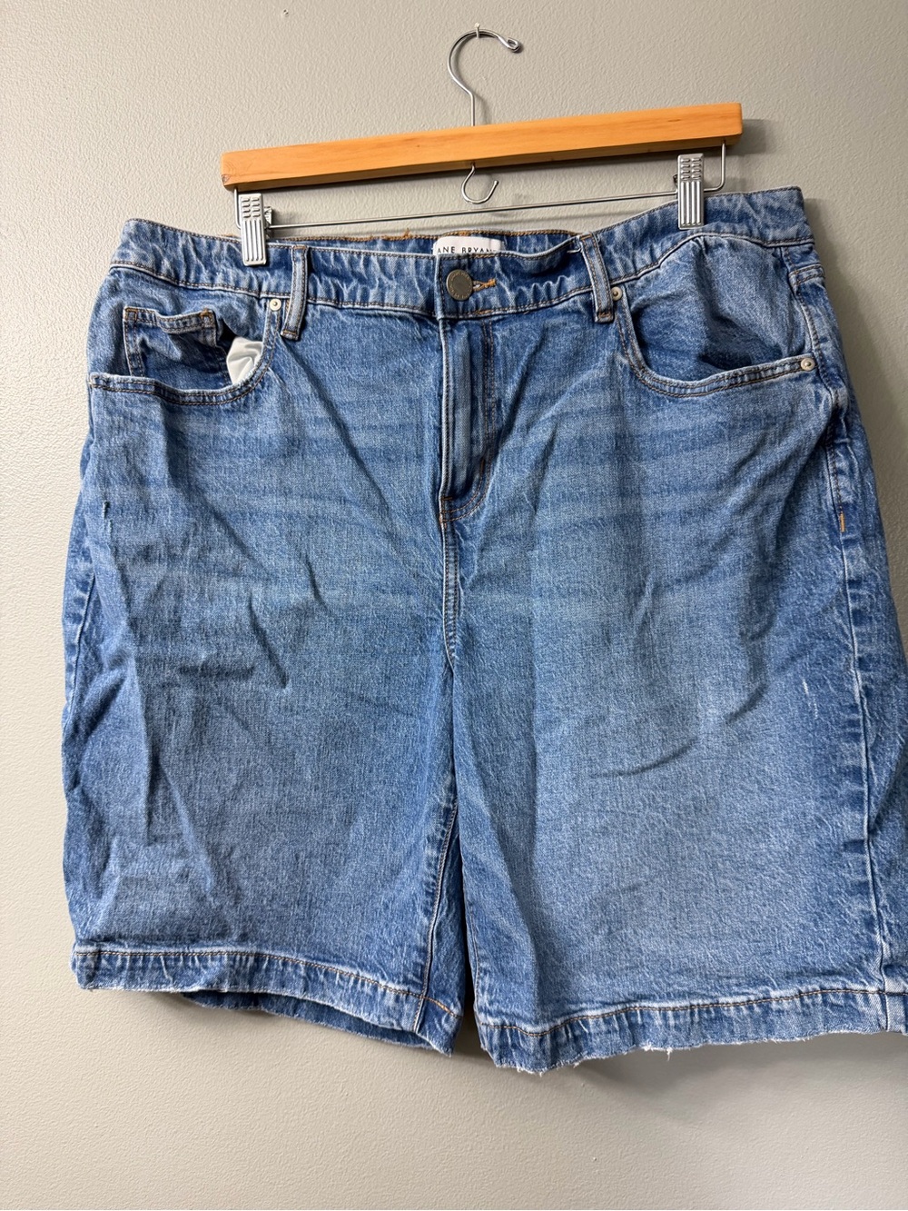 Lane Bryant mid rise boyfriend Jean shorts 18